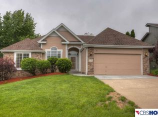 17323 William Cir, Omaha, NE 68130
