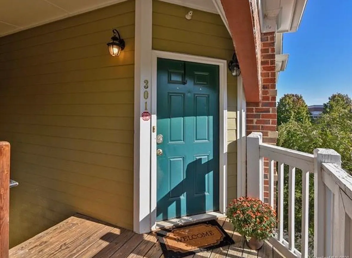 2 bed, 1059 sqft, $2,150 — Photo 1