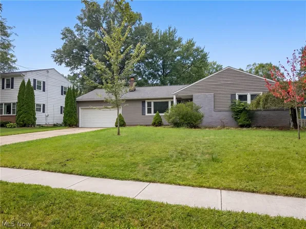 211 Roshon Dr, Medina, OH 44256