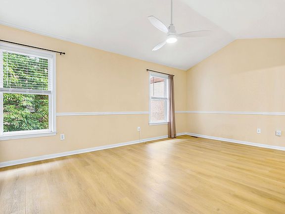 5th image of 27 White Pine Ct