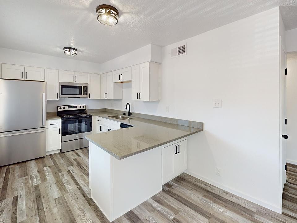 219-Delamar-NW-Unit-C-Kitchen_06042025