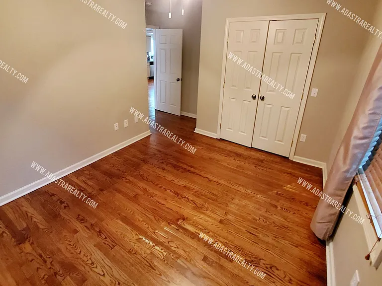 5428 Maple St — Photo 17
