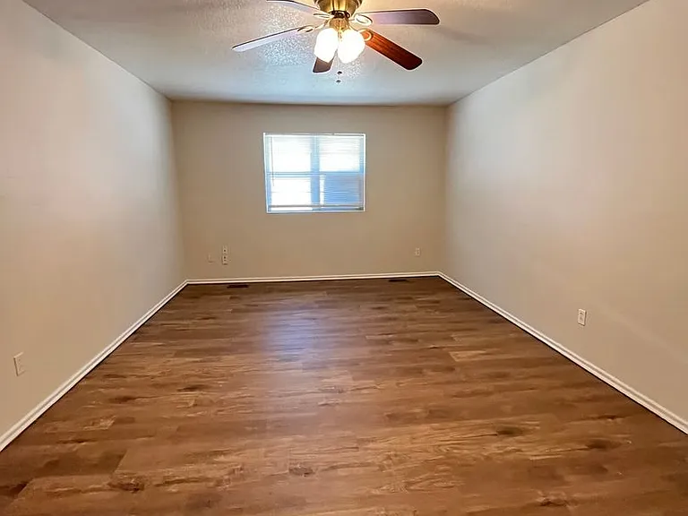 3609/11 N Drexel — Photo 16