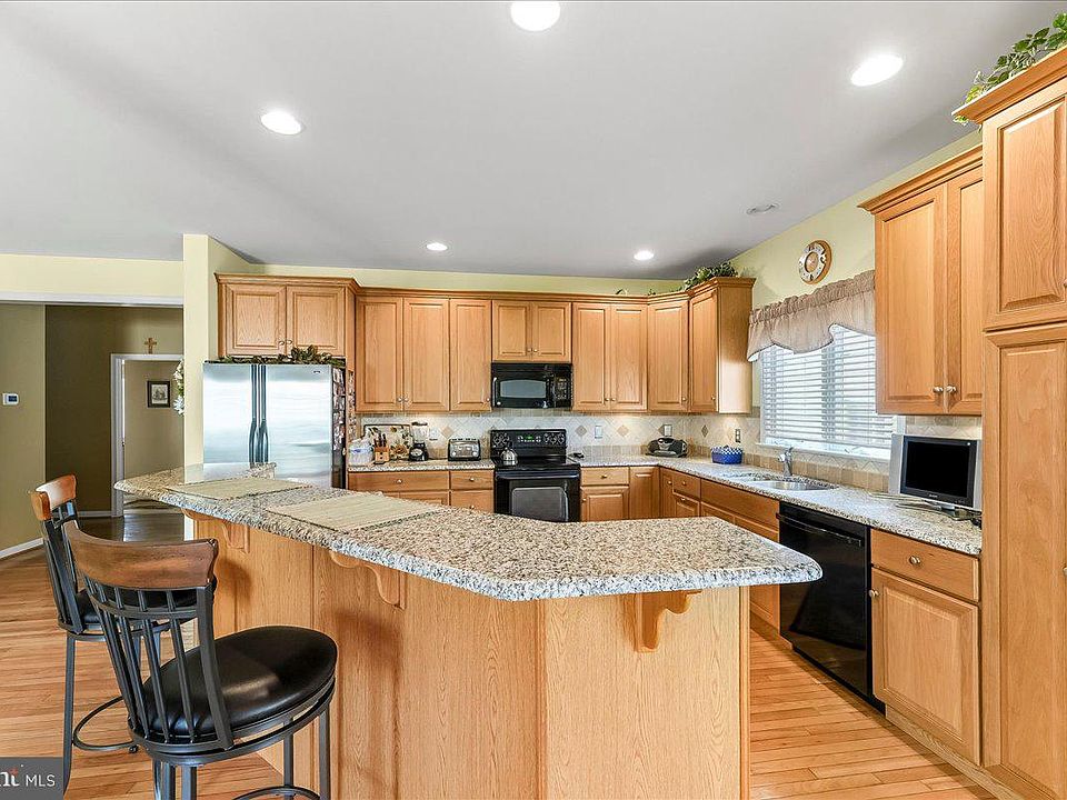 1st image of 4 N Henley Dr