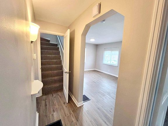 4th image of 1178 N Lynnebrook Dr