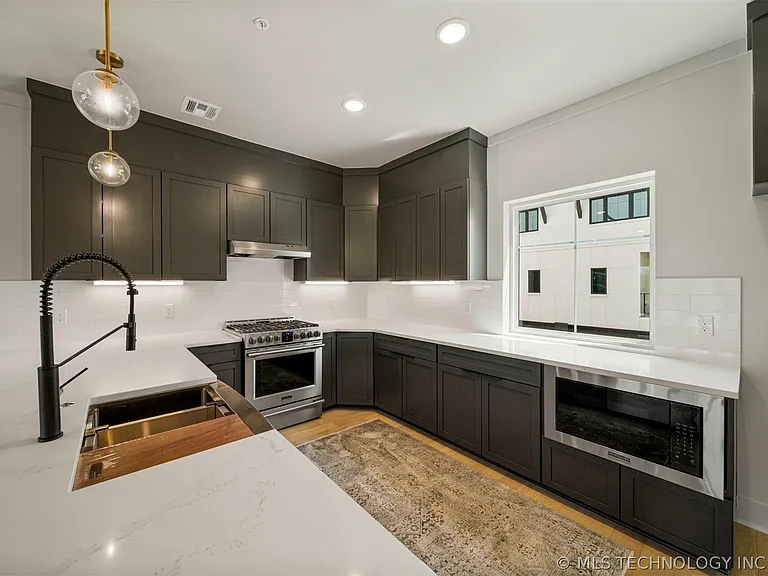 3777 Riverside Dr #3777 — Photo 45