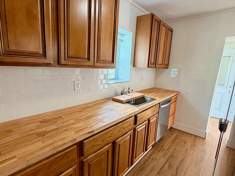 324-330 Cunningham St #326 — Photo 10