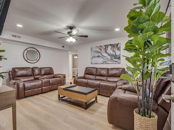4th image of 1810 Parkwood Ln