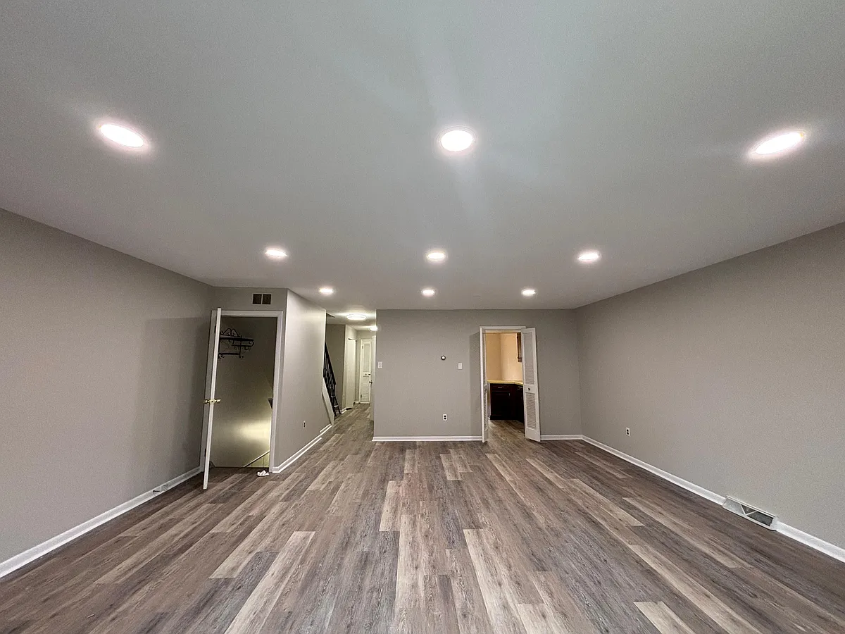 Family Room - 987 Putnam Blvd