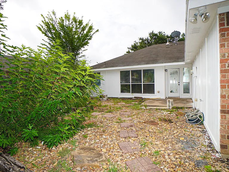 3109 Scott Dr — Photo 20