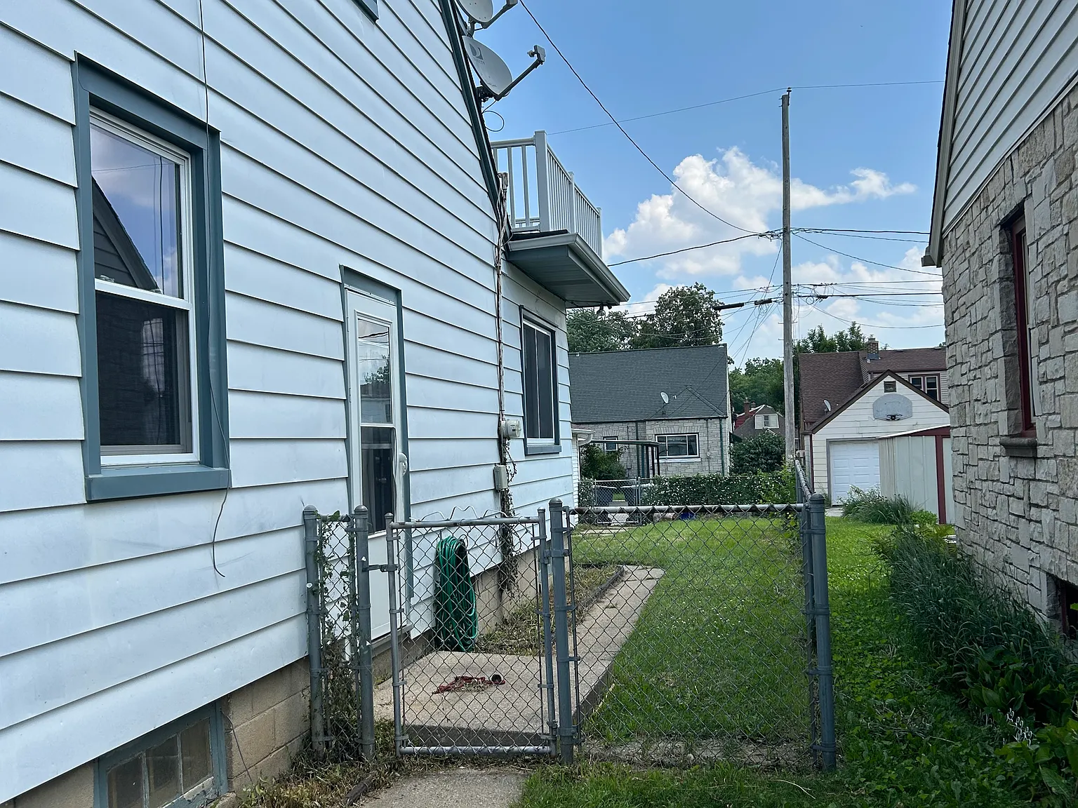 3 bed, 1404 sqft, $2,100 — Photo 2