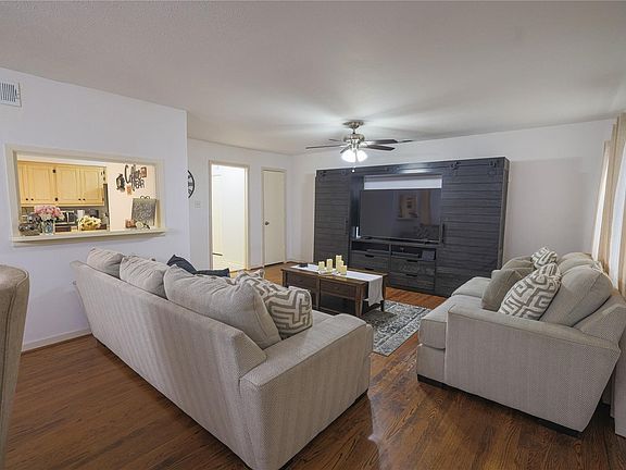 2nd image of 10959 Park Oak Cir