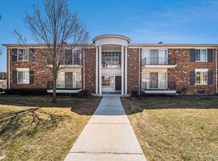 470 Fox Hills Dr N #A-5, Bloomfield Hills, MI 48304