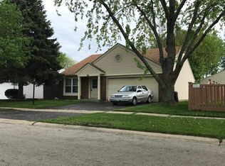 27 Hunter Dr, Montgomery, IL 60538