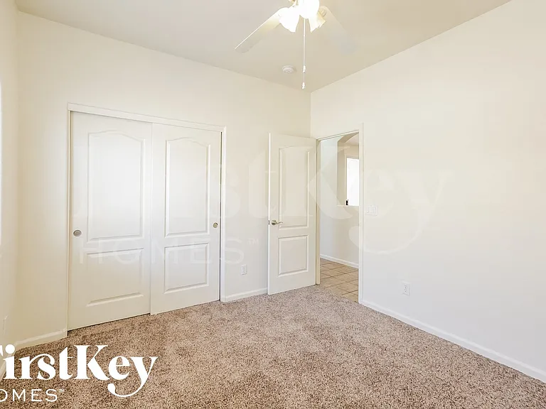 17363 W Elaine Dr — Photo 11
