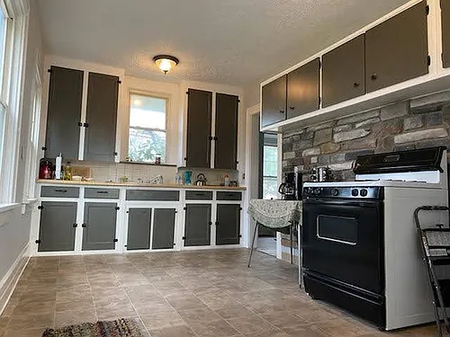 4655 Broadway Ave Photo 1