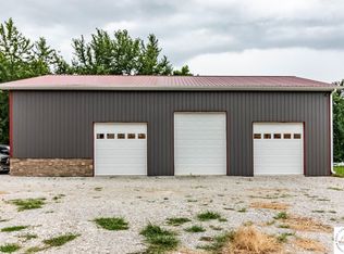 407 N County Line Rd, Windsor, MO 65360
