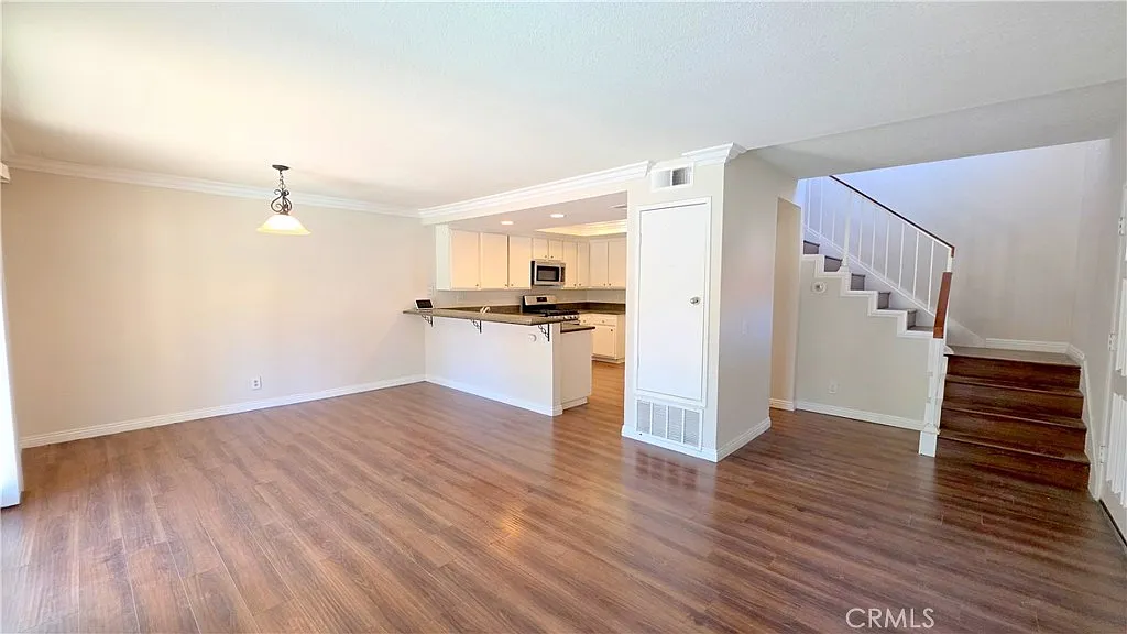3 bed, 2.5 bath, 1434 sqft, $3,695 — Photo 3