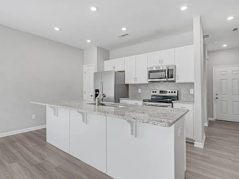 103 Drake Village Dr — Photo 8