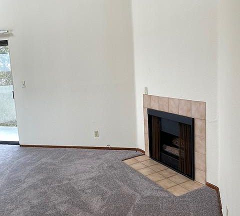 5th image of 3939 Moore St #206