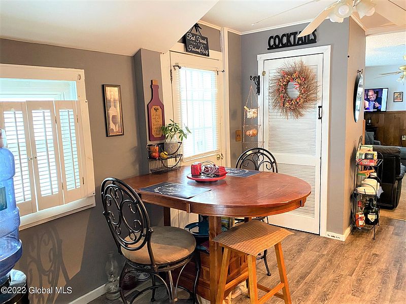 4th image of 405 Spicer Road