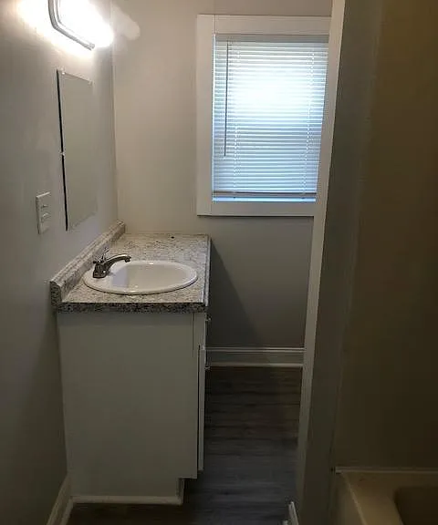 117 E Henderson St — Photo 10