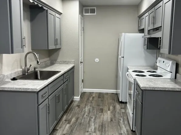 Meadowbrook Apartments, 683 N Haney Ave #9202, Reedley, CA 93654