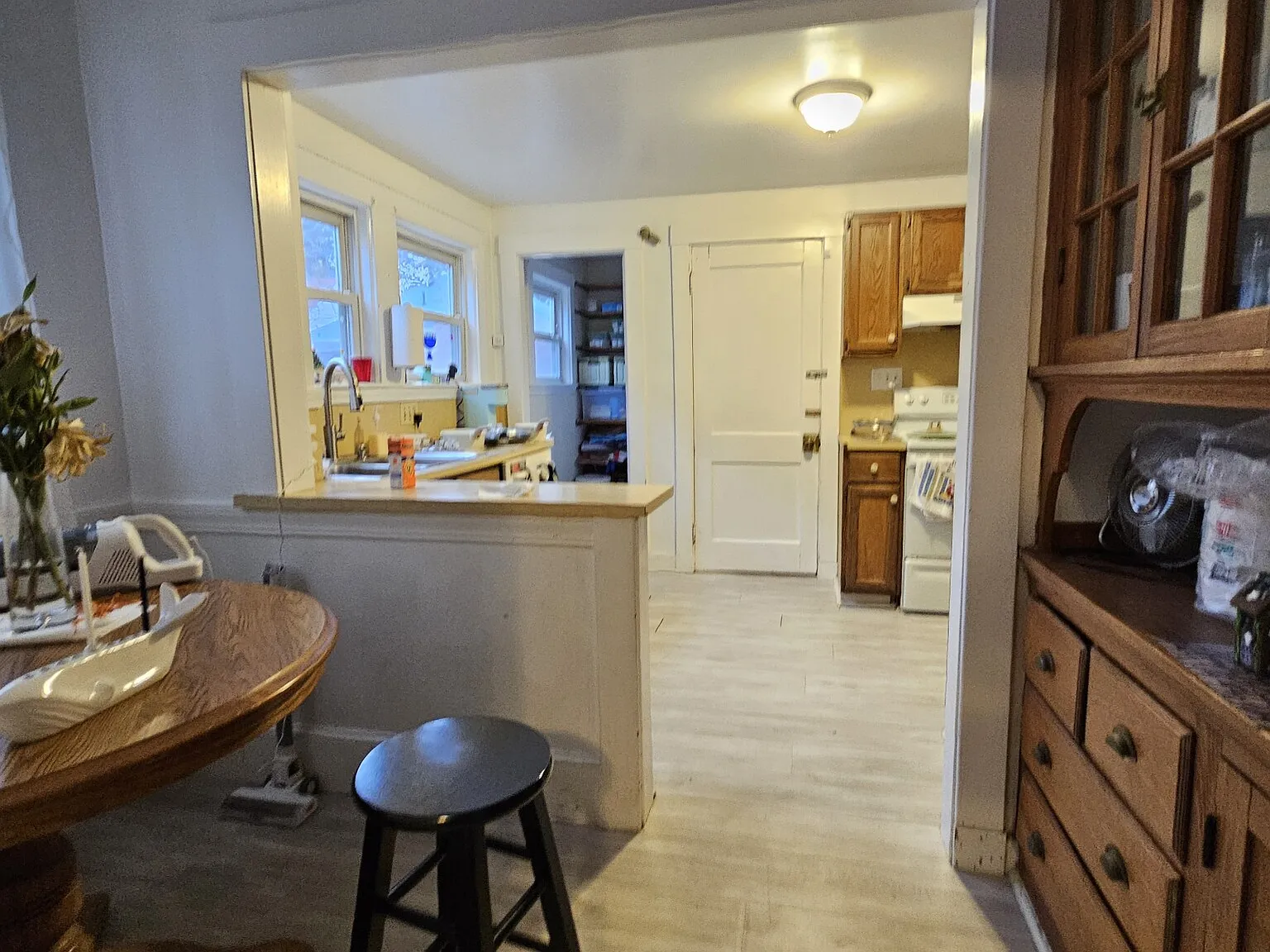 3 bed, 1200 sqft, $5,600 — Photo 1