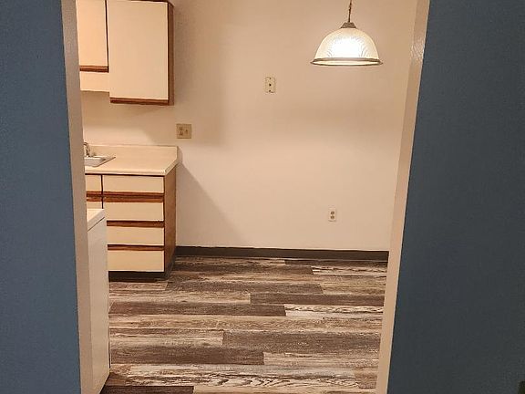 4th image of 855 E Washington Ave APT C12
