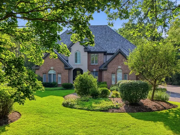 1070 Sir William Ln, Lake Forest, IL 60045