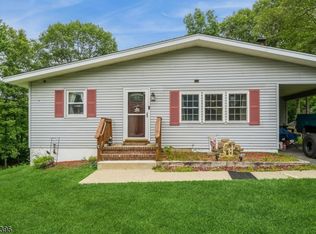 9 Joan Ln, Highland Lakes, NJ 07422