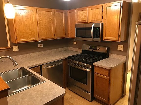 5th image of 729 Fieldcrest Dr Unit B