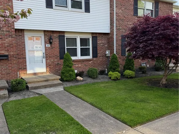 33 Wimbledon Ln, West Seneca, NY 14224