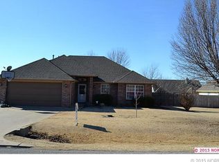 1108 S Mockingbird Ln, Skiatook, OK 74070