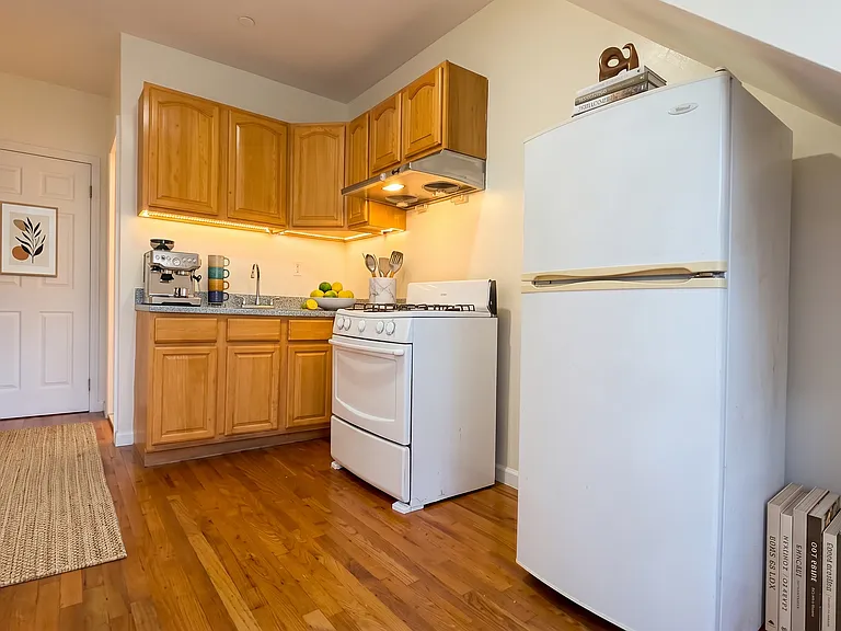 135 E 110th St #8R — Photo 4