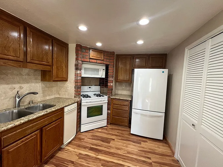 2604 Calle Elegante — Photo 11