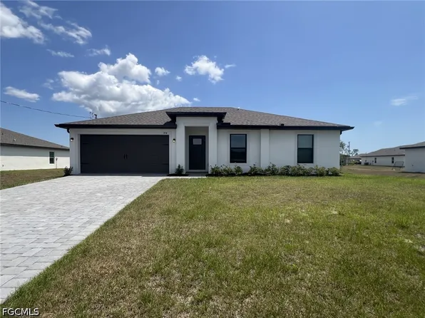 448 Burrstone Dr, Lehigh Acres, FL 33974