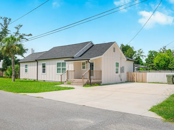 310 E 6th St, Lynn Haven, FL 32444
