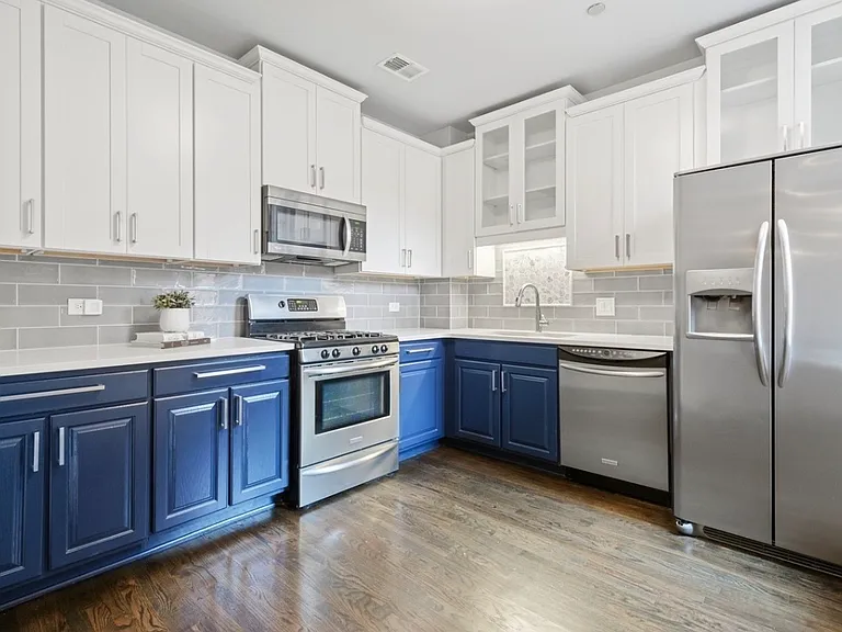 550 W Surf St #506 — Photo 4
