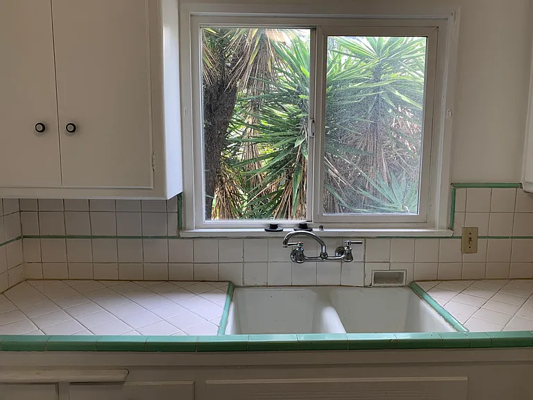 408 N Doheny Dr #4 — Photo 8