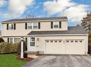 2 Pilgrim Rd, Wellesley, MA 02481