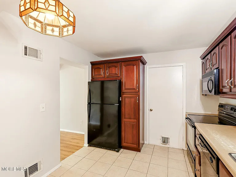 35 Mizzen Dr — Photo 7