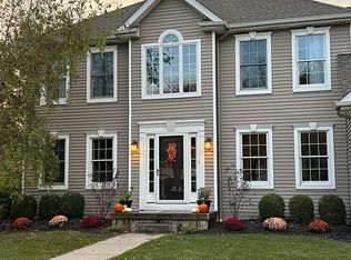 3 Quail Run Ln, Lancaster, NY 14086