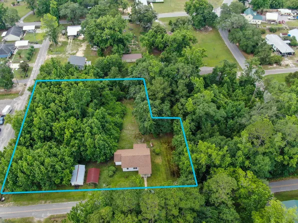 42 John Adams St, Freeport, FL 32439