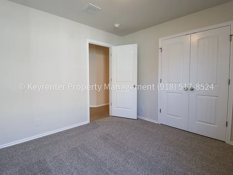 4500 W Winston St — Photo 10