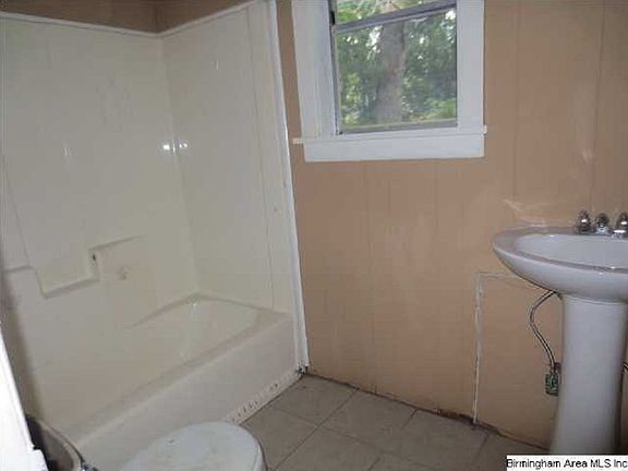 One of 2 bathrooms