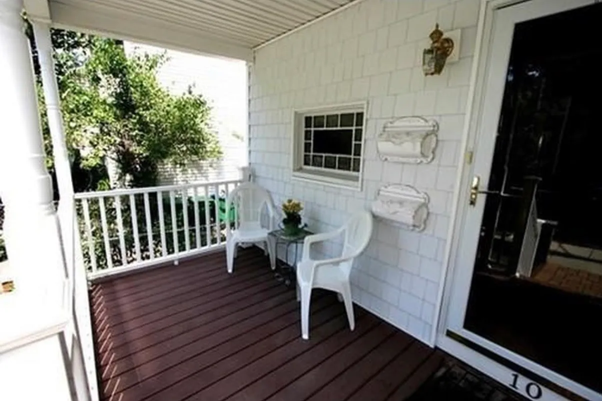 3 bed, $4,050 — Photo 2