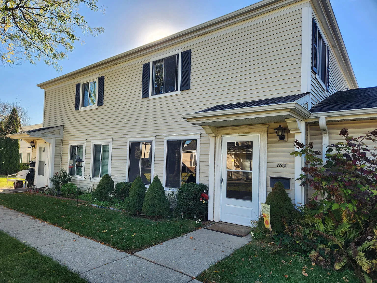 2 bed, 1000 sqft, $2,050 — Photo 1
