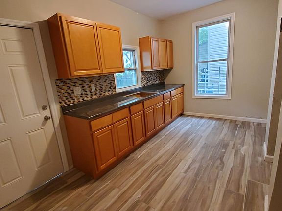 2nd image of 29 William St #1