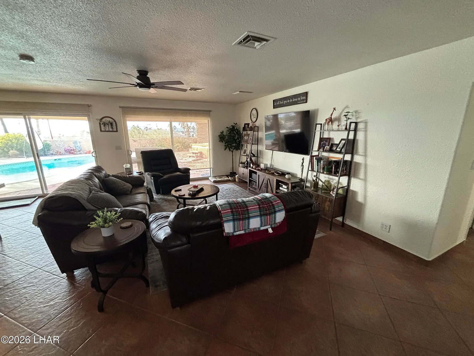 3 bed, 2.0 bath, 1686 sqft, $2,500 — Photo 3